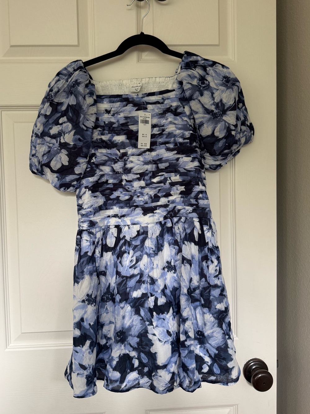 NWT Abercrombie kids Blue and White Floral Puff Sleeve Mini Dress